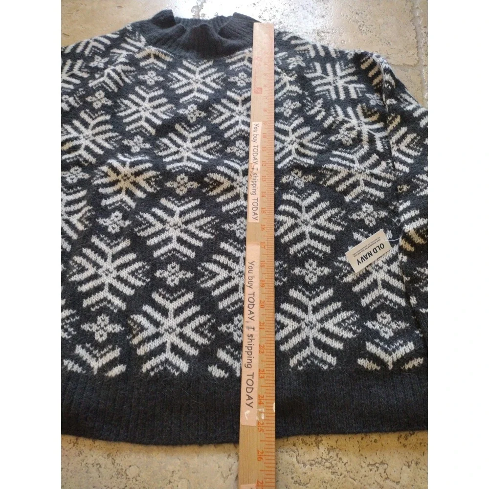 Old Navy Sweater Woman XXL Black‎ White Snowflake Holiday Mock Neck Crop Festive